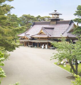 函館空港から送迎ありの蟹食べ放題温泉旅館はどこにある？
