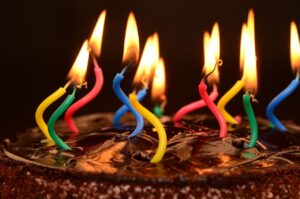 蟹の食べ放題と温泉で誕生日サプライズは持ち込み可能？